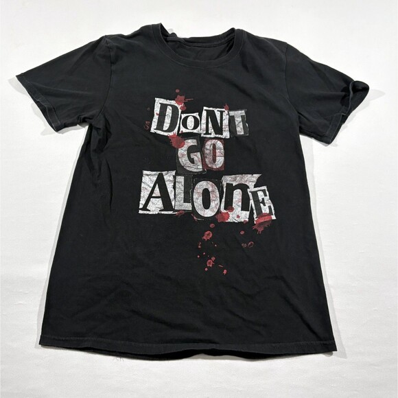 Halloween Horror Nights Shirt Mens Universal Studios 2021 HHN Don’t Go Alone S - Picture 1 of 8